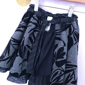 Parisian skirt with velvety accents